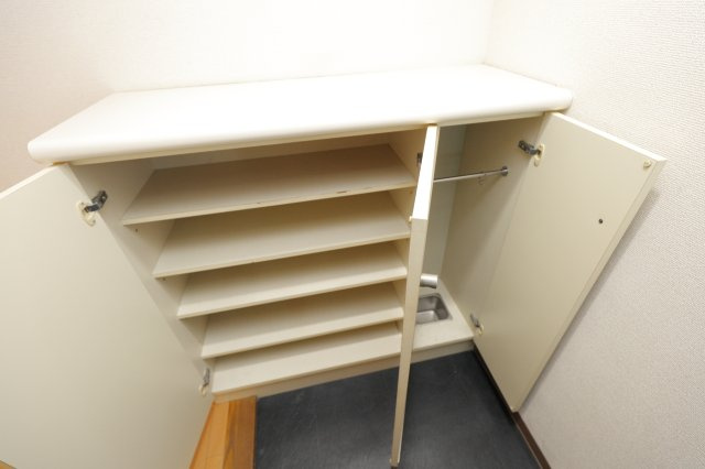 潮ハイツの玄関|別部屋サンプル