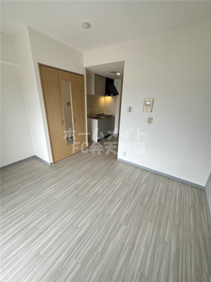 【居間・リビング】 | アスティナ弁天町 | こちらの居間で趣味の時間をお楽しみください