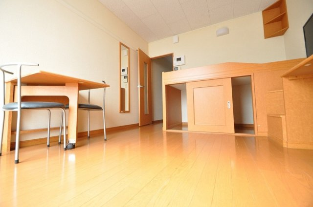 レオパレス八丁道Ｂの居間・リビング