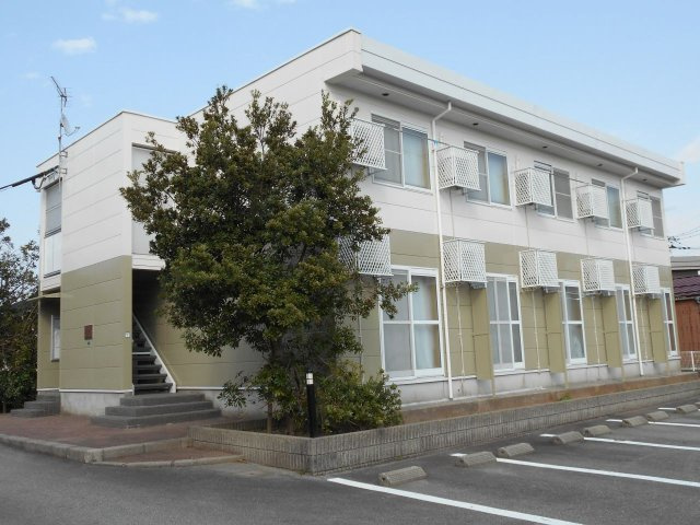 レオパレスカナルＡの外観