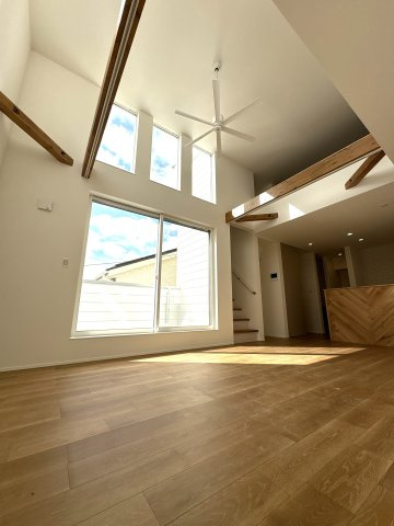 FUJISAWA SMART LIFE — 収納充実のデザイナーズハウスの居間・リビング