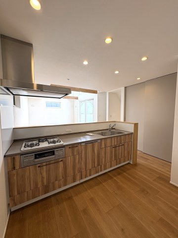 FUJISAWA SMART LIFE — 収納充実のデザイナーズハウスのキッチン