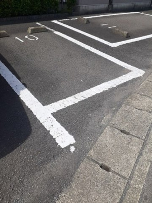 【駐車場】 | バーシア名賀 | 車をお持ちの方に嬉しい駐車場付きの物件です