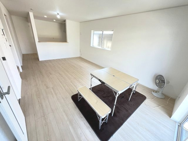【居間・リビング】 | 福岡市南区長住7丁目第8　2号棟（全2棟）【仲介手数料無料・0円】 | 現地写真。