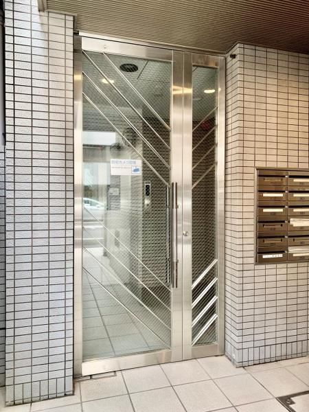 ＹＳビルのエントランス