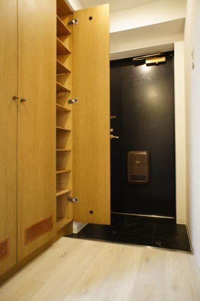 ＹＳビルの玄関