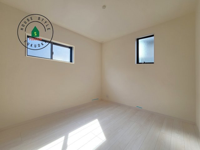 福岡市東区舞松原5丁目第1-2棟（1号棟）の内観：施工例|採光良好な洋室は全居室、複層ガラスの遮熱効果と断熱効果で、一年中快適に過ごせます。