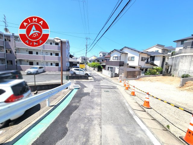 福岡市東区舞松原5丁目第1-2棟（1号棟）の前面道路含む現地写真|前面道路です。