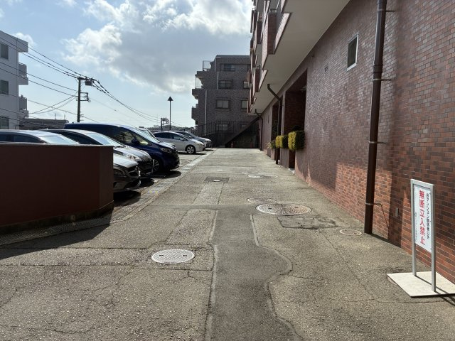 鷺沼ハイデンスの駐車場