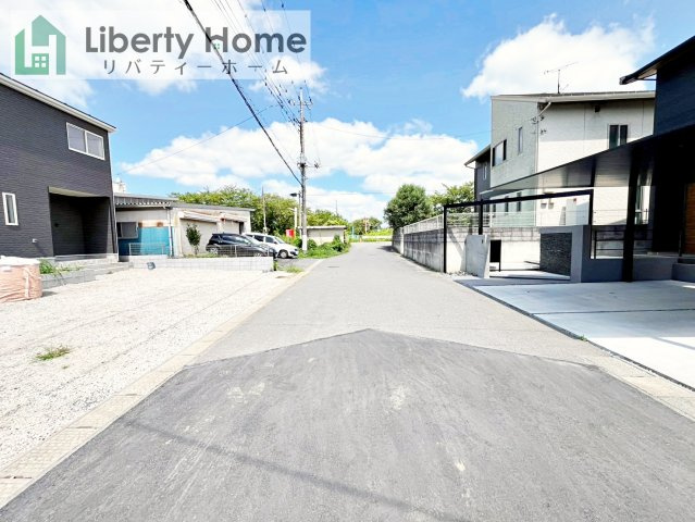 常総市水海道諏訪町第3　新築戸建　4号棟の前面道路含む現地写真