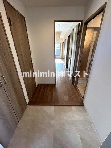 プレサンスNEO九条ディアシスの玄関