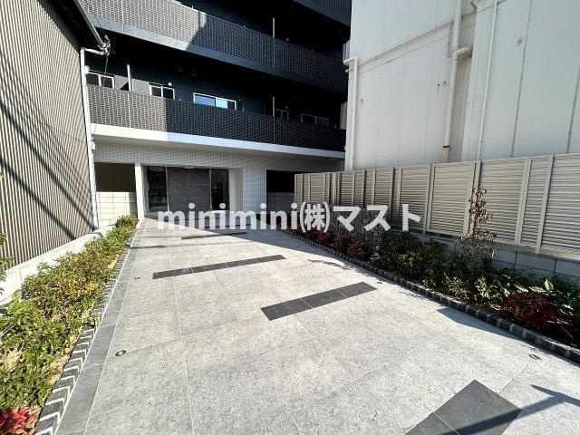 プレサンスNEO九条ディアシスの駐車場