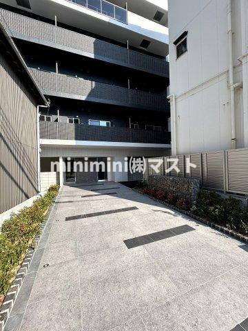 プレサンスNEO九条ディアシスの駐車場