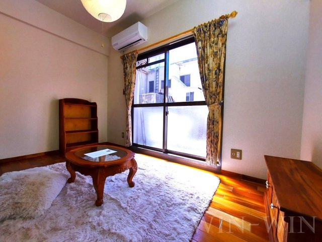 ユトリロ曙の居間・リビング
