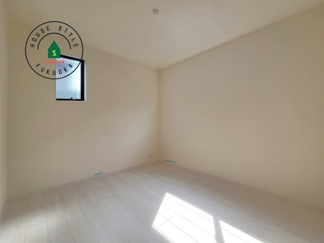 福岡市東区舞松原5丁目第1-2棟（2号棟）の内観：施工例|採光良好な洋室は全居室、複層ガラスの遮熱効果と断熱効果で、一年中快適に過ごせます。