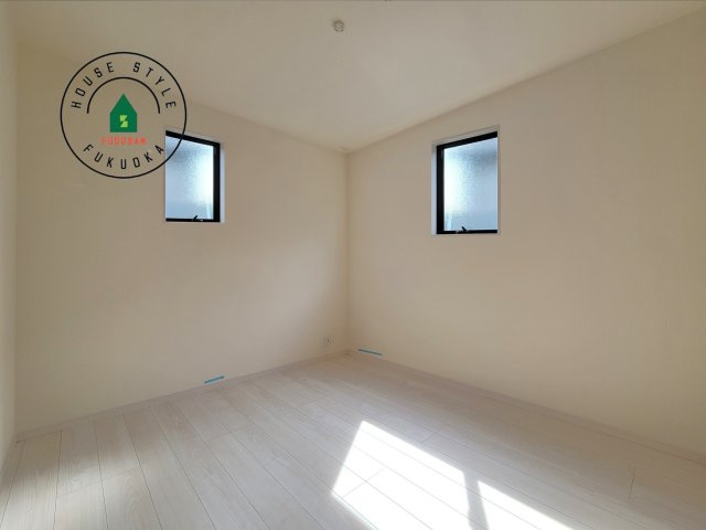 福岡市東区舞松原5丁目第1-2棟（2号棟）の内観：施工例|穏やかな光が差し込む室内には、穏やかな時間が流れます。