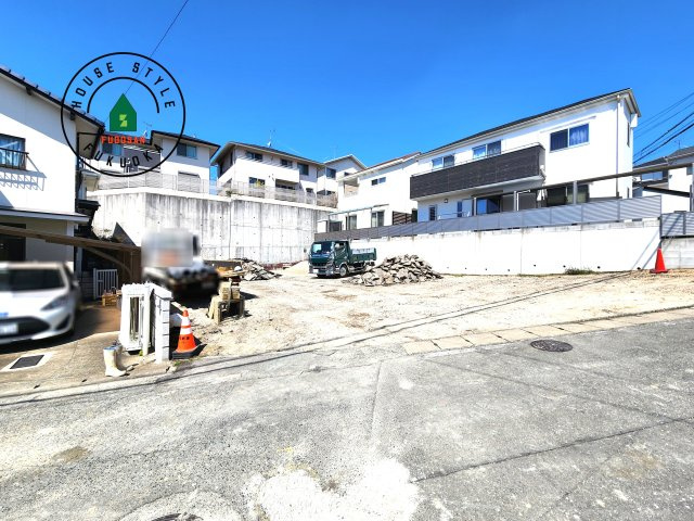 福岡市東区舞松原5丁目第1-2棟（2号棟）の前面道路含む現地写真|見学の時間などお気軽にお問い合わせ下さい。