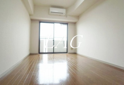 【居間・リビング】 | ロイヤルグリーン本郷 | 洋室です。