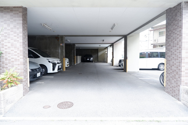 グランビア庚午中の駐車場