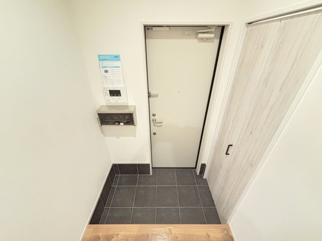 リバージュテラス木川の玄関