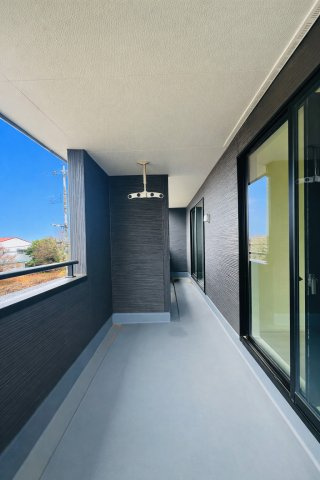 伊勢崎国定のバルコニー|２部屋から行き来出来る横長バルコニー♪