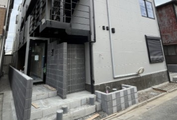 エクセラン西新井大師のエントランス