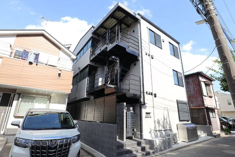 エクセラン西新井大師の外観