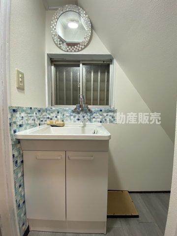 森河内西2丁目中古戸建の独立洗面台|朝の身支度には欠かせない独立洗面化粧台