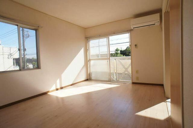 オ－クヴィレッジの居間・リビング