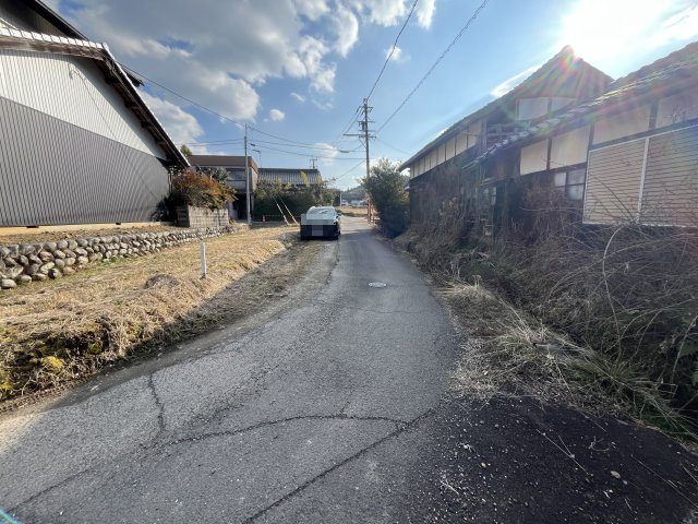 土地　高木の前面道路含む現地写真