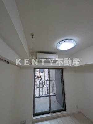 【居間・リビング】 | コンフォリア蒲田 | こちらのリビングで趣味の時間をお楽しみください