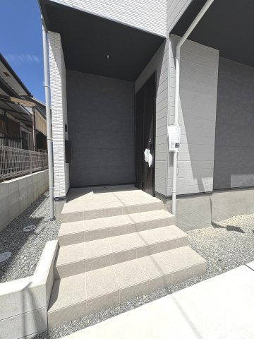 【玄関】 | 福岡市南区皿山3丁目7期　2号棟（全2棟）【仲介手数料無料・0円】 | 現地写真。