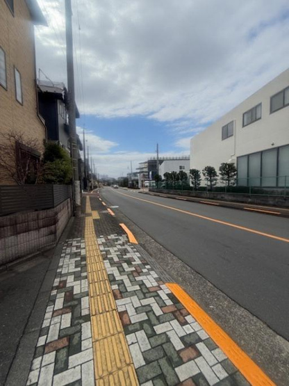 【周辺】 | 間口が奥行きより長い、綺麗な地形　・　建築条件はございません