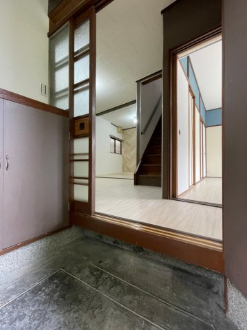 塩屋町6丁目貸家の玄関