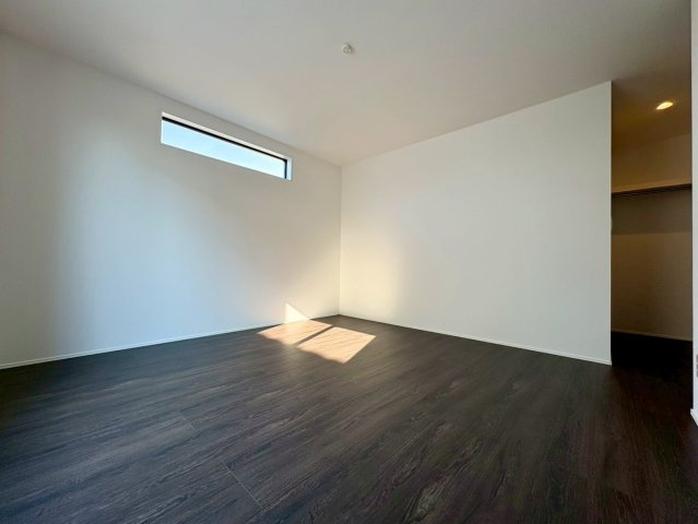  土佐市高岡町乙1棟の洋室|WICに隣接した、使い勝手の良い寝室空間