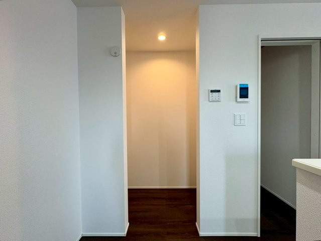  土佐市高岡町乙1棟の収納|キッチン横にある、食品や日用品をしまえる収納