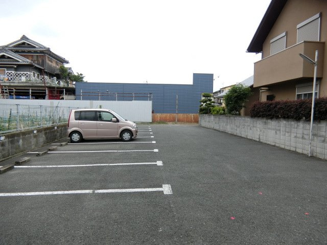 イースト並木の駐車場