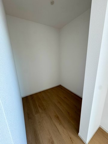 西京区上桂西居町　１号地のその他|約2帖の広々ウォークインクローゼット！スーツケースなどもしっかり収納できます！