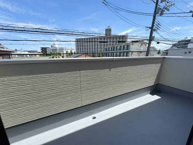 西京区上桂西居町　１号地のバルコニー|洗濯ものが干しやすいワイドバルコニー！