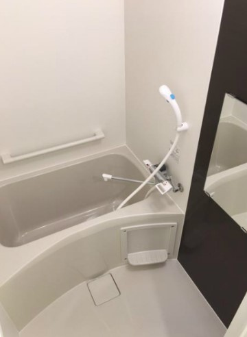 クレイノ栞の浴室