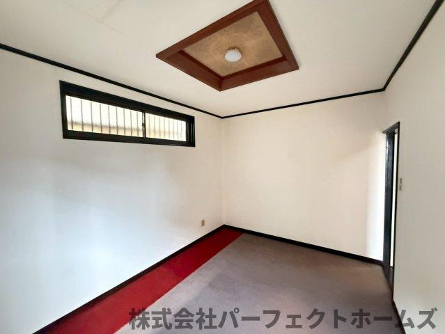 杉山手1丁目戸建の洋室|落ち着いた色調の洋室です