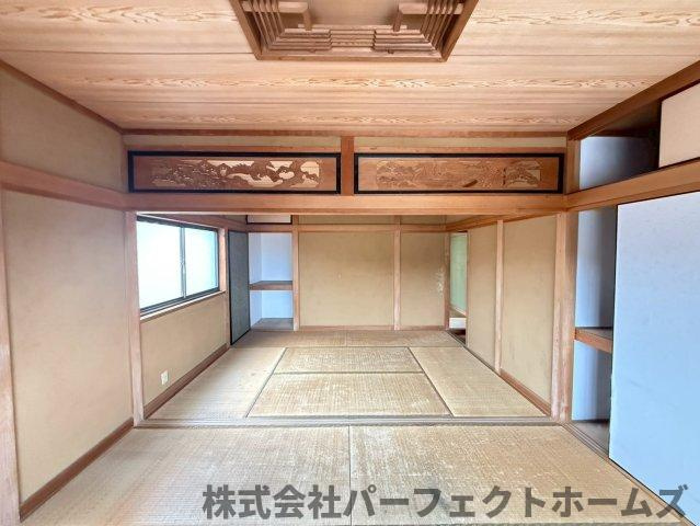 杉山手1丁目戸建の和室|畳の上でゆっくりとくつろげる和室です