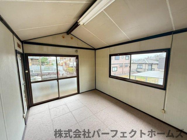 杉山手1丁目戸建の内装|明るい色調の室内です