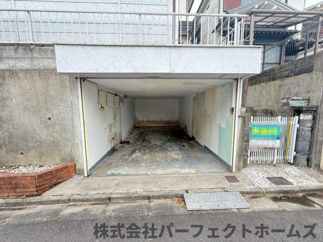 杉山手1丁目戸建の駐車場|駐車スペースもあります