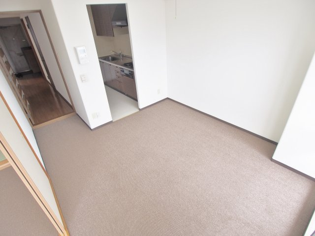 サンヒルズCO-OPマンションの居間・リビング