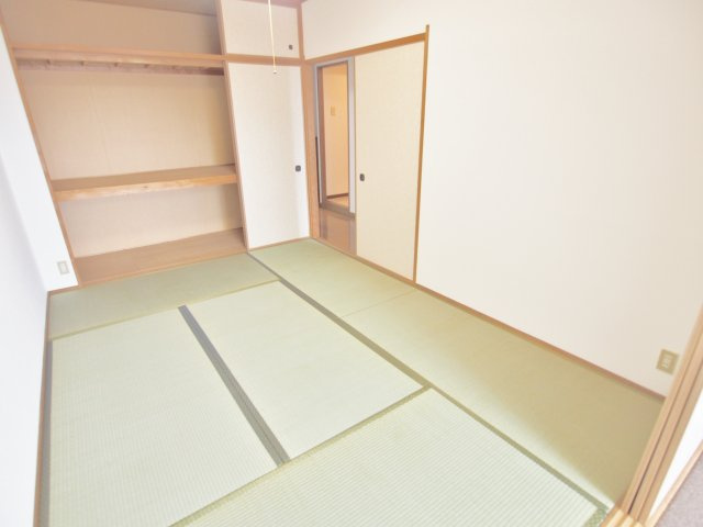 サンヒルズCO-OPマンションの和室