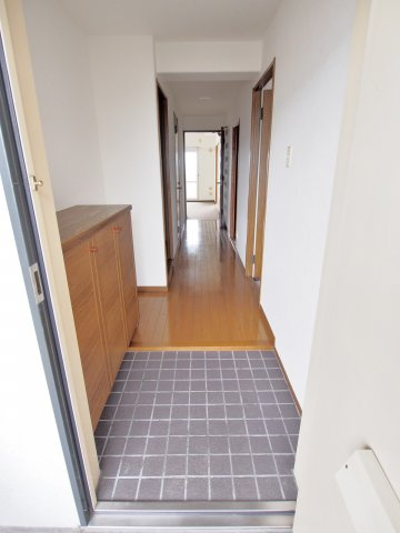 サンヒルズCO-OPマンションの玄関