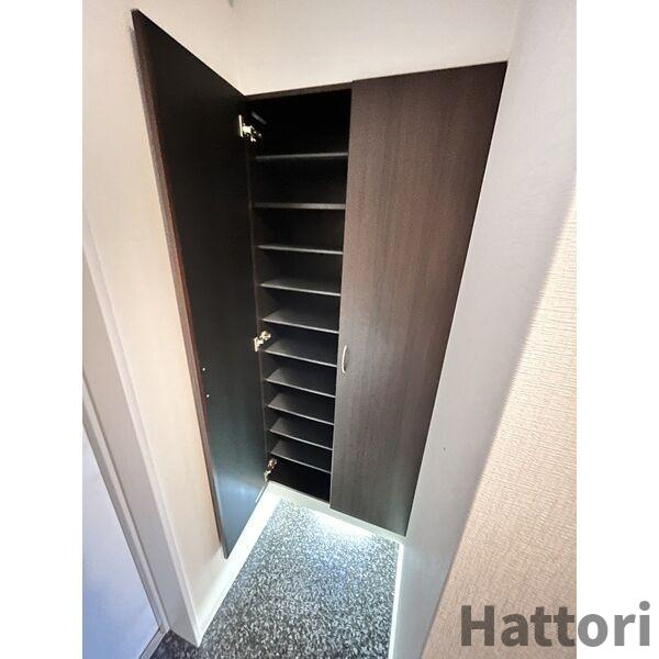 ARROW FIELDS貮番館の玄関