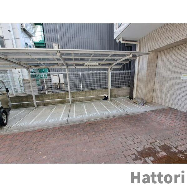 ARROW FIELDS貮番館の駐車場