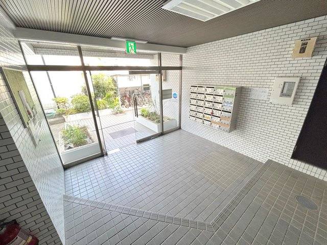 西原ＩＳハイツのロビー